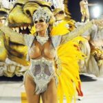 Solange Gomes Instagram – Eu poderia me calar, mas vocês me conhecem e não seria eu. Venho aqui dar os parabéns a Porto da Pedra. A essa comunidade, a bandeira, ao Tigre que vi nascer. Como diz a linguagem popular, estamos brigados, foram 23 anos de momentos felizes, tristes, vitórias, realizações e por final decepções e intrigas, assim como na vida. 

Beijo 😽 da eterna rainha a essa escola que retorna ao grupo especial, lugar que jamais deveria ter saído. 

Foto: G1/ carnaval 2013