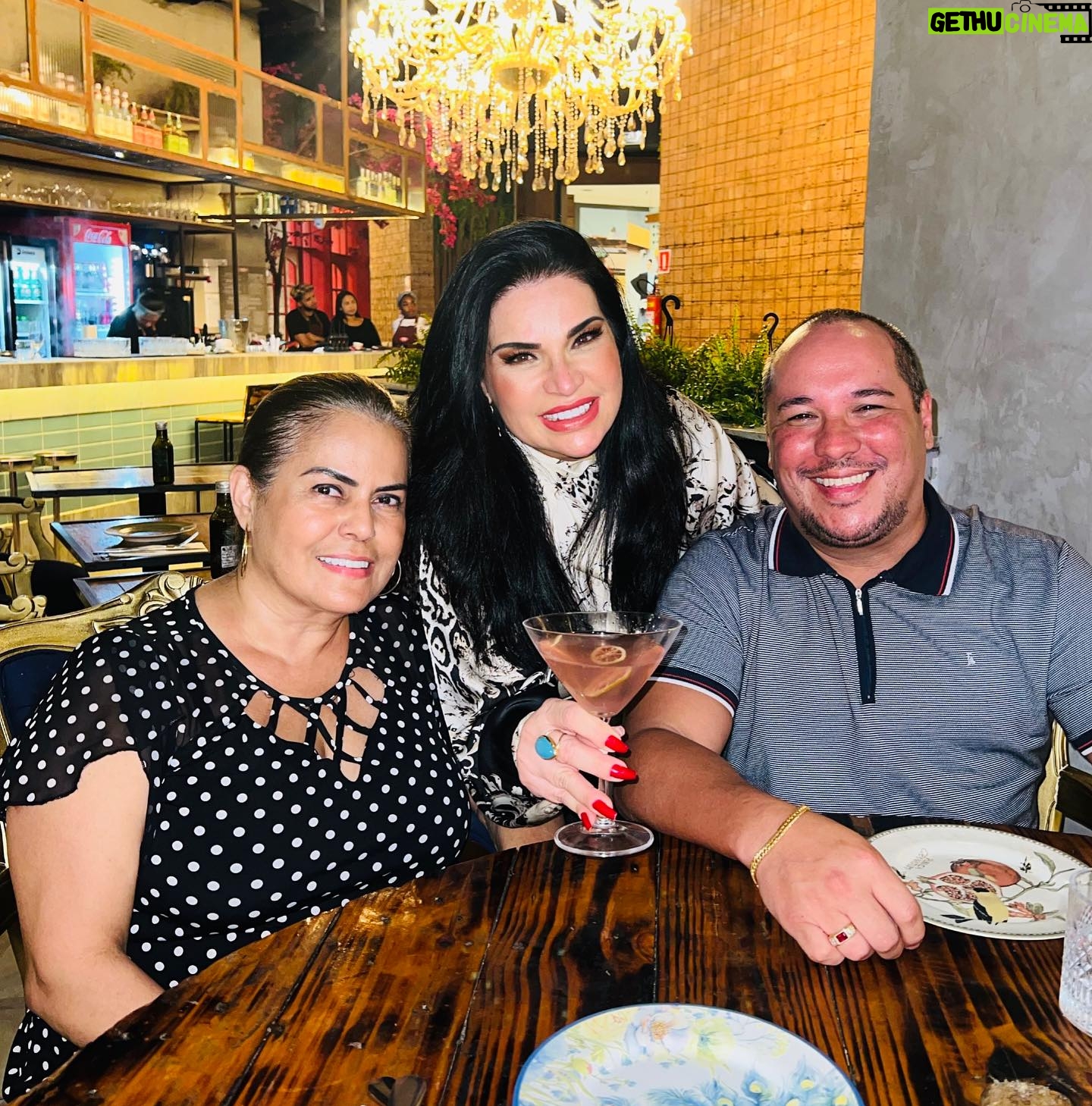 Solange Gomes Instagram - Noite de celebrar mais uma vitória na justiça ao lado dos meus advogados @monicagandra.adv e @brunomaher #justiça ⚖️ Que venham as próximas! 👏👏