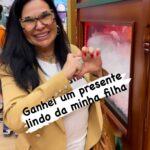 Solange Gomes Instagram – Eu amei, filha @stephaniegomees ♥️ 🎁💝 #amordefilha Alguém adivinha?