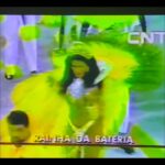 Solange Gomes Instagram – “Quem é ela?” perguntou o locutor em 1997 na minha estreia como rainha de bateria da São Clemente. A pobi da modelo aqui iniciando no carnaval e a escola de samba não enviou meu nome para a emissora CNT 🤦🏻‍♀️😩 Mas é assim mesmo, sem luta não há vitória! Pra ficar melhor ainda, quando cheguei na concentração, nada de camarote e credencial bora voltar a pé no meio da multidão caminhando umas 2 horinhas até o metrô de volta pra casa. 😩🤦🏻‍♀️ Eu tenho orgulho demais!