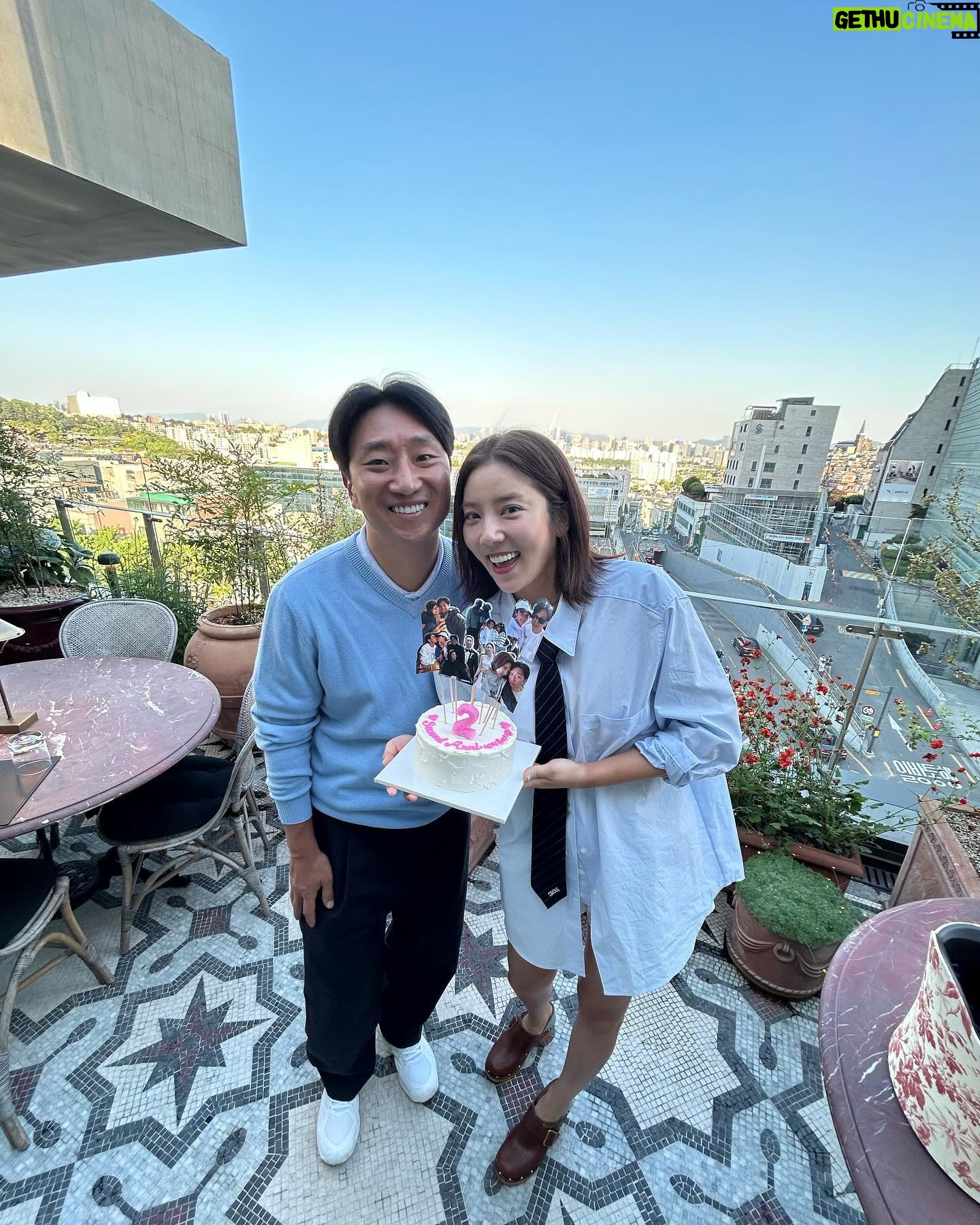 Son Dam-bi - 4K Likes - 2nd Anniversary❤️
벌써 2주년이라니
늘 나에게 행복을 주는 내 남편☺️
지금이 나의 황금기야
감사하고 사랑해 🤞🏻
지금처럼 행복하게 고고하자♥️😘