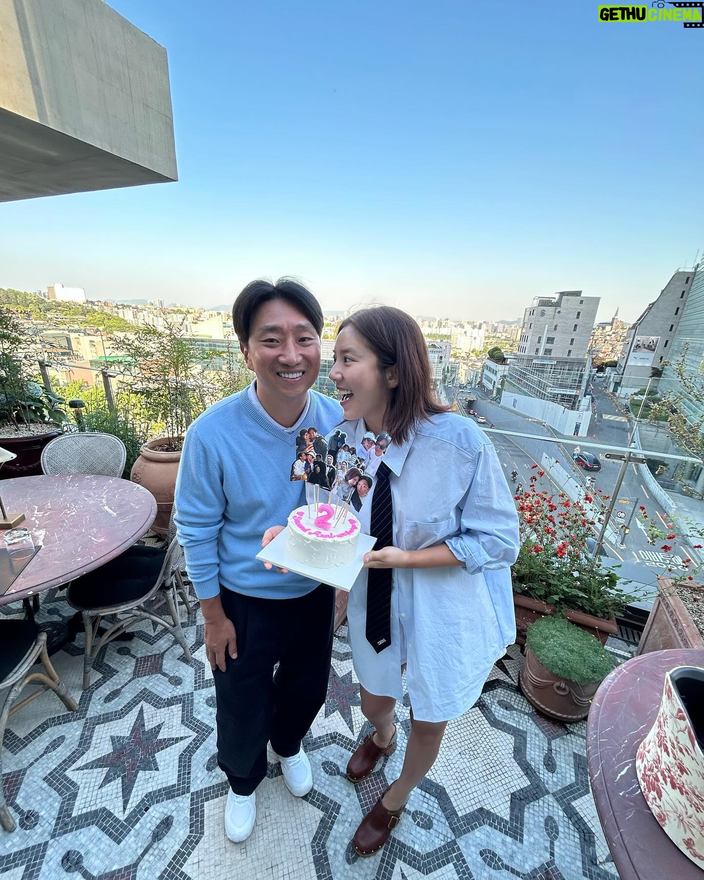 Son Dam-bi - 4K Likes - 2nd Anniversary❤️
벌써 2주년이라니
늘 나에게 행복을 주는 내 남편☺️
지금이 나의 황금기야
감사하고 사랑해 🤞🏻
지금처럼 행복하게 고고하자♥️😘