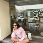 Son Dam-bi Instagram – 냉삼을 먹고
커피를 마신다🤣
날이 좋아서🙈🙈