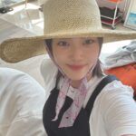 Son Dam-bi Instagram - 여행 갈려고 집에서 난리 블루스🤣 다들 4월 힘차게 시작해요💪🏻🌸😘 시간 왜 이리 빨리 가😭😭
