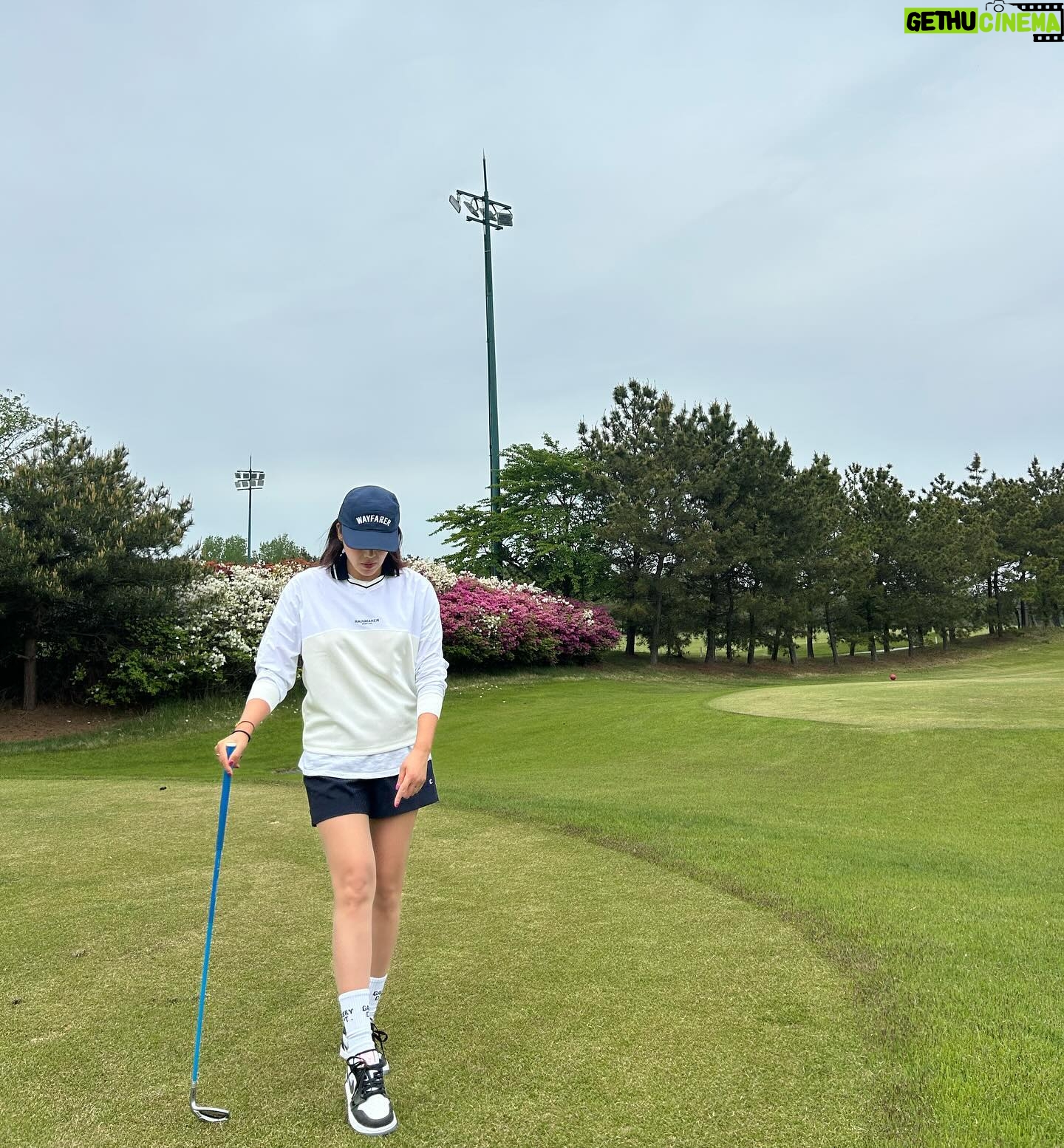 Son Dam-bi Instagram - 자상한 남편 덕분에 행복한 라운딩🏌🏻♀️⛳️ 수잔 언니 너무 땡큐😘😘 @misspark130