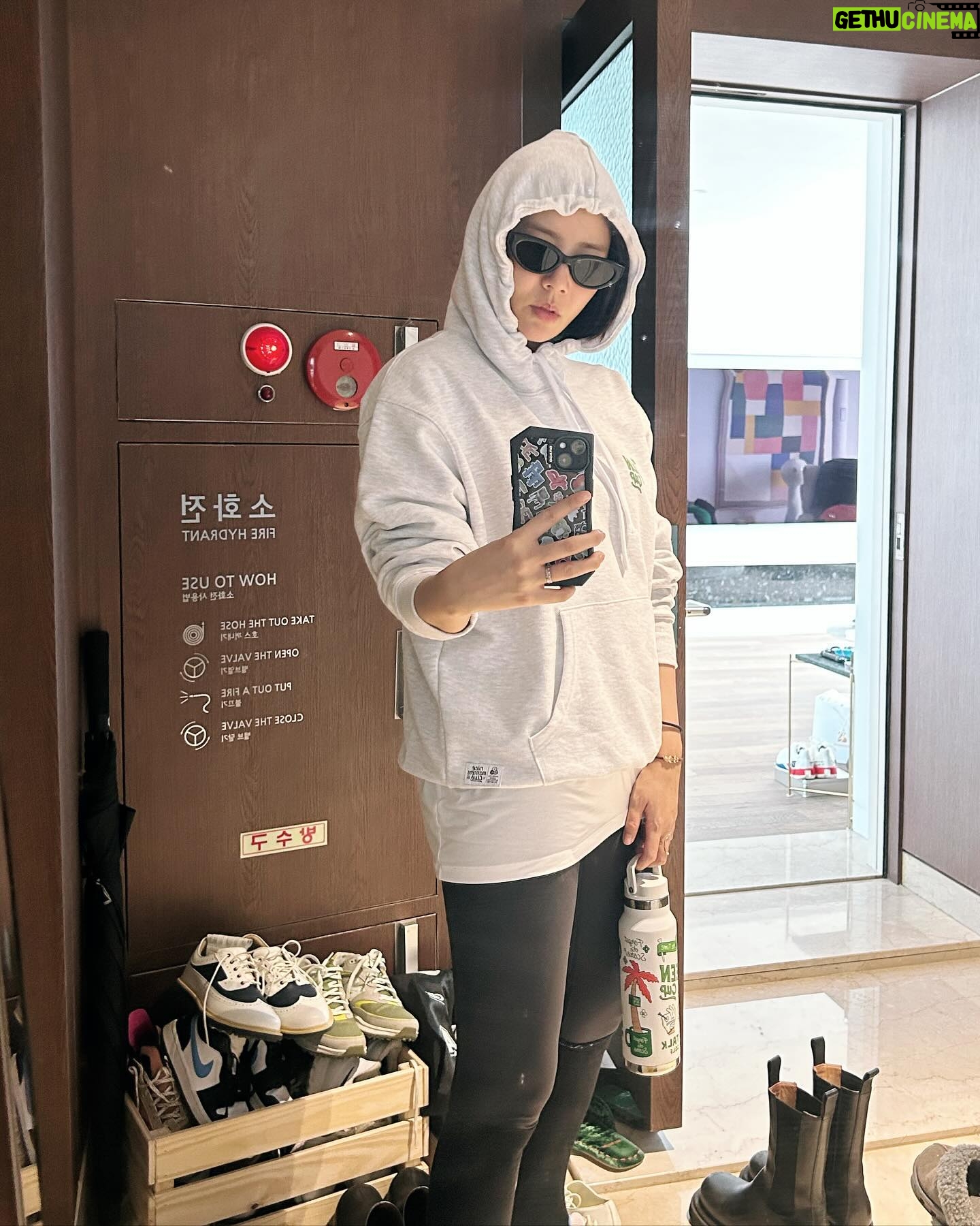 Son Dam-bi Instagram - 운동하고 나면 이리 행복한데 왜 이리 가기가 싫은 걸까🥹🥹 다들 건강한 금요일 보내길🤞🏻🤞🏻