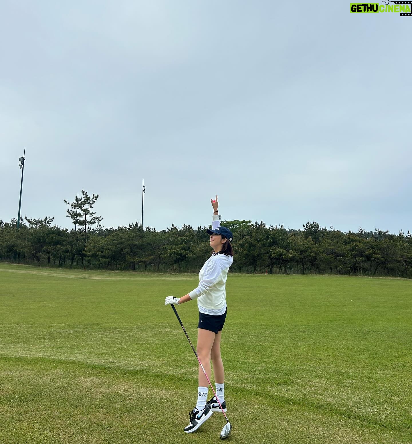 Son Dam-bi Instagram - 자상한 남편 덕분에 행복한 라운딩🏌🏻♀️⛳️ 수잔 언니 너무 땡큐😘😘 @misspark130