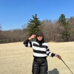Son Dam-bi Instagram - 아침에는 아직 춥지만 봄 라운딩 시작합니다🌸🏌🏻‍♀️⛳️