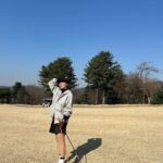 Son Dam-bi Instagram - 아침에는 아직 춥지만 봄 라운딩 시작합니다🌸🏌🏻‍♀️⛳️