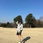 Son Dam-bi Instagram - 아침에는 아직 춥지만 봄 라운딩 시작합니다🌸🏌🏻‍♀️⛳️
