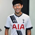 Son Heung-min Instagram - 400 appearances at our club is a special milestone and a really proud feeling for me and my family. Last night was not the result we wanted, but to look back on this time so far with you all, I feel a feeling of joy and pride, and I am so thankful for you all making London my second home. 🤍 @spursofficial