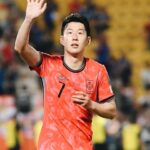 Son Heung-min Instagram - 대표팀 소집을 잘 끝내고 영국으로 안전하게 복귀했습니다. 요번 소집은 선수들한테 더욱 고마운 마음이 드는 기간이었던 거 같습니다 어려운 분위기 속에서 각자 개인적인 마음들은 접어 두고 팀을 위해서 헌신하는 마음과 노력이 팀을 이끄는 주장으로써 자랑스러웠습니다. 또 한 번 영광스러운 자리를 같이 할 수 있어서 특별한 소집이었고 춥고 더운 날씨였는데 팬분들의 사랑 덕분에 따뜻했고 시원했습니다 저희가 한 발짝 한 발짝 더 뛸 수 있는 동기부여와 많은 사랑 보내주셔서 감사하다는 말로 부족할 정도로 감사합니다. 시즌이 얼마 남지 않았지만  팬분들도 행복할 수 있고 저도 행복 축구할 수 있도록 최선을 다하겠습니다 ❤