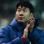 Son Heung-min Instagram - 대표팀 소집을 잘 끝내고 영국으로 안전하게 복귀했습니다. 요번 소집은 선수들한테 더욱 고마운 마음이 드는 기간이었던 거 같습니다 어려운 분위기 속에서 각자 개인적인 마음들은 접어 두고 팀을 위해서 헌신하는 마음과 노력이 팀을 이끄는 주장으로써 자랑스러웠습니다. 또 한 번 영광스러운 자리를 같이 할 수 있어서 특별한 소집이었고 춥고 더운 날씨였는데 팬분들의 사랑 덕분에 따뜻했고 시원했습니다 저희가 한 발짝 한 발짝 더 뛸 수 있는 동기부여와 많은 사랑 보내주셔서 감사하다는 말로 부족할 정도로 감사합니다. 시즌이 얼마 남지 않았지만  팬분들도 행복할 수 있고 저도 행복 축구할 수 있도록 최선을 다하겠습니다 ❤
