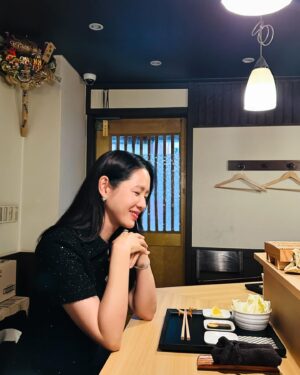 Son Ye-jin Instagram - Great food with great company💙