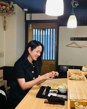 Son Ye-jin Instagram - Great food with great company💙