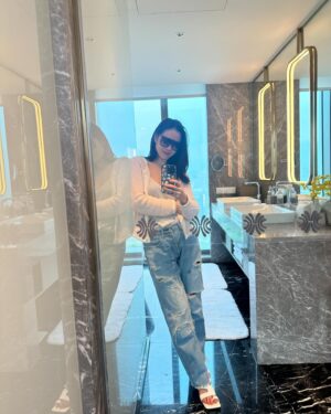 Son Ye-jin Instagram - 대만 도착!! 곧 행사 시작💜
환영해줘서 감사해요🥰
