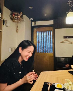 Son Ye-jin Instagram - Great food with great company💙