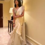 Sonal Chauhan Instagram - Living my vanilla dreams in the beautiful saree by @kavitaaroracouture 🤍🕊️🤍 Which one do you like the best? . . . . . . . . . . . HMU @sandysvanitydrama Saree @kavitaaroracouture #sonalchauhan #love #sonalchauhanstylefiles