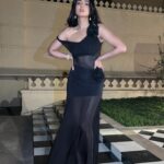 Sonal Chauhan Instagram - 🖤♟️ 🖤 . . . . . . . . . . . . Wearing @deme_love_ Hair by @tejisinghofficial #love #sonalchauhan