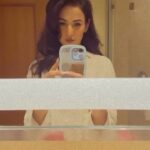 Sonal Chauhan Instagram – Tag someone you want to say these words to 🌹♥️
.
.
.
.
.
.
.
.
.
.
.
.
.
.
#trendingreels #sonalchauhan #love
Sonalchauhan love reels