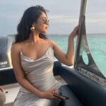 Sonal Chauhan Instagram – Which one would you as the cover picture ?
🌅 🌊🧜‍♀️ 
#love #sonalchauhan #gold #sunset