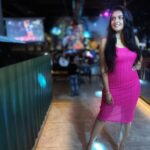 Sonal Kaushal Instagram – Blurry nights in pink spirits 🩷 🎀

Dress @urbanic_in 
📸 @asliutkarsh