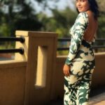 Sonal Kaushal Instagram – Zameen se 2 inch par, hawa pe chalti hun main 🚶
Outfit @urbanic_in
Mua @minikamakeup
📸 @asliutkarsh