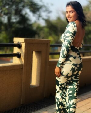 Sonal Kaushal Instagram - Zameen se 2 inch par, hawa pe chalti hun main 🚶 

Outfit @urbanic_in 
Mua @minikamakeup 
📸 @asliutkarsh
