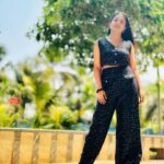 Sonal Kaushal Instagram - सच्चियाँ मोहब्बताँ बुलंद करके, रखना पिटारी में तू बंद करके 🩷 Outfit @urbanic_in #black #outfit #ootd #urbanicsquad #blackoutfit