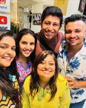 Sonal Kaushal Instagram - Aapka pyaar, mera tyohaar ❤️
3Million YouTube
2Million Instagram 
The Family is growing and I don’t think I can be happier 🥹
#PyaarYou

Thank you so much to my biggest support and cheerleader @asliutkarsh, my family and my most loving friends ❤️❤️
Missed so many people who couldn’t make it. Love to all ALWAYS ☺️