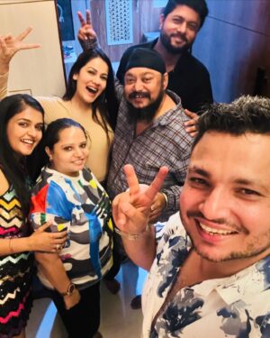 Sonal Kaushal Instagram - Aapka pyaar, mera tyohaar ❤️
3Million YouTube
2Million Instagram 
The Family is growing and I don’t think I can be happier 🥹
#PyaarYou

Thank you so much to my biggest support and cheerleader @asliutkarsh, my family and my most loving friends ❤️❤️
Missed so many people who couldn’t make it. Love to all ALWAYS ☺️