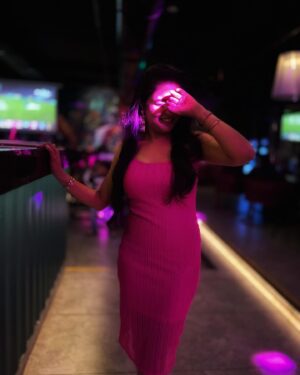 Sonal Kaushal Instagram - Blurry nights in pink spirits 🩷 🎀

Dress @urbanic_in 
📸 @asliutkarsh