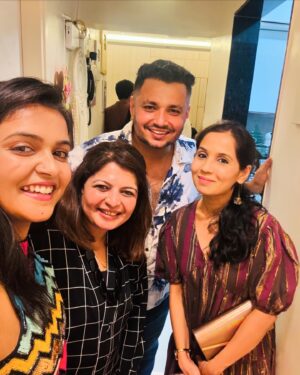 Sonal Kaushal Instagram - Aapka pyaar, mera tyohaar ❤️
3Million YouTube
2Million Instagram 
The Family is growing and I don’t think I can be happier 🥹
#PyaarYou

Thank you so much to my biggest support and cheerleader @asliutkarsh, my family and my most loving friends ❤️❤️
Missed so many people who couldn’t make it. Love to all ALWAYS ☺️