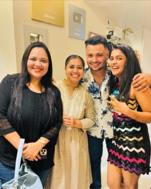Sonal Kaushal Instagram - Aapka pyaar, mera tyohaar ❤️
3Million YouTube
2Million Instagram 
The Family is growing and I don’t think I can be happier 🥹
#PyaarYou

Thank you so much to my biggest support and cheerleader @asliutkarsh, my family and my most loving friends ❤️❤️
Missed so many people who couldn’t make it. Love to all ALWAYS ☺️