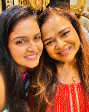 Sonal Kaushal Instagram - Aapka pyaar, mera tyohaar ❤️
3Million YouTube
2Million Instagram 
The Family is growing and I don’t think I can be happier 🥹
#PyaarYou

Thank you so much to my biggest support and cheerleader @asliutkarsh, my family and my most loving friends ❤️❤️
Missed so many people who couldn’t make it. Love to all ALWAYS ☺️