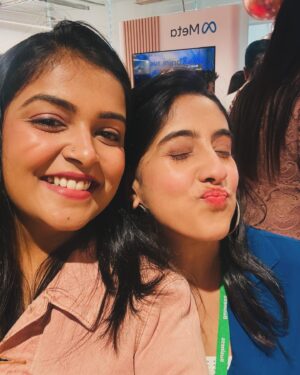 Sonal Kaushal Instagram - Ending the year with team @metaindia was so much fun ❤️
Thank you team Meta @ankit_rihal @shreyajain.301 @akshaythakur27 @anand_ishita ❤️❤️ You guys are the best! 
And aap sab ko dher sara #PyarYou 🤗 hehehehhe Mmmuahhhhhh

👗 by @urbanic_in