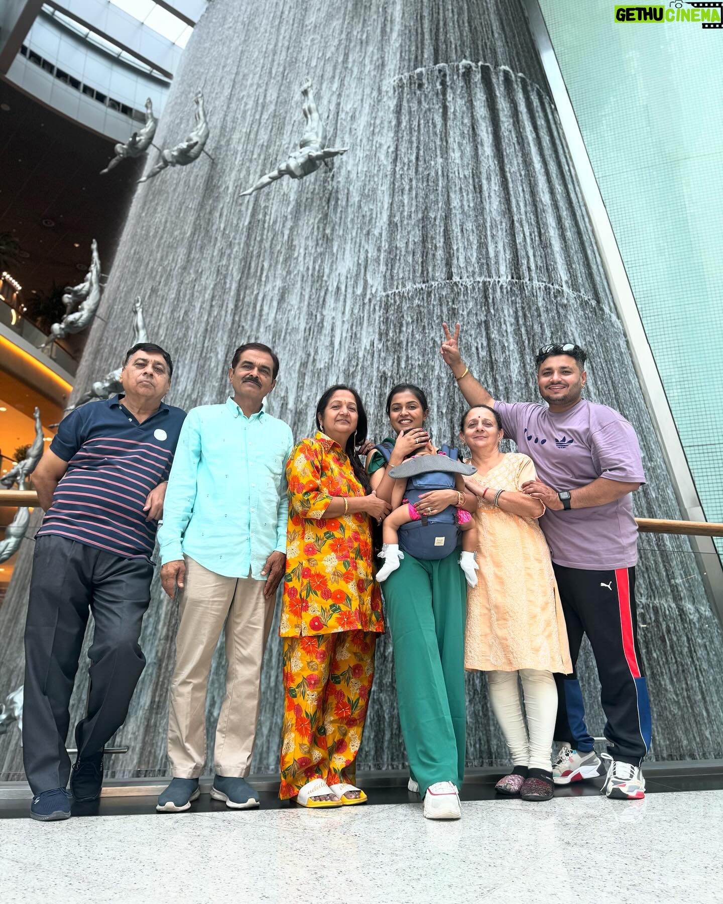 Sonal Kaushal Instagram - Day 2 in Dubai.. “Just looking like a WOW” 😂 Swipe to see the last picture. That’s my favourite ❤️ #dubai #dubai2023 #familytime