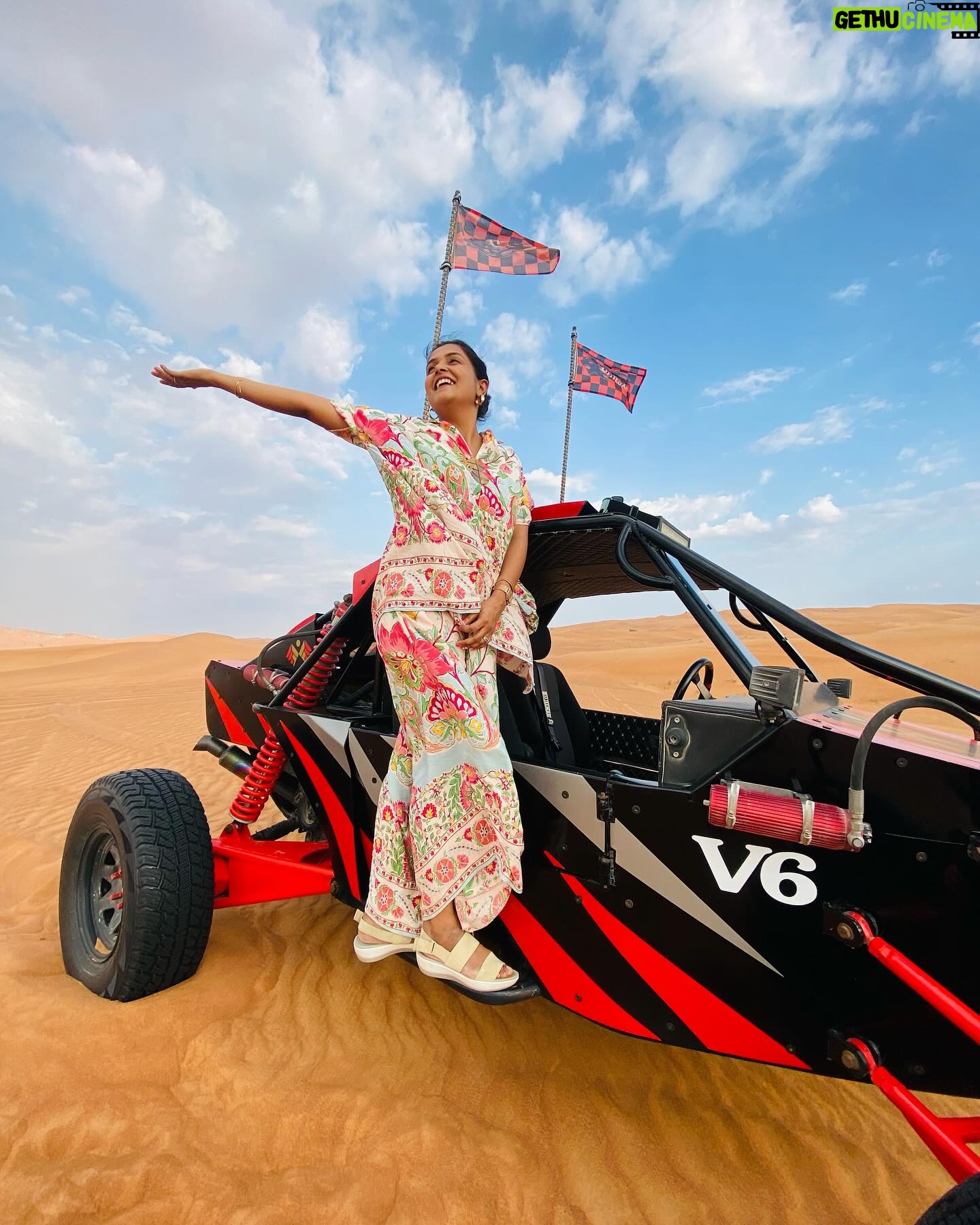Sonal Kaushal Instagram - Day 1 at Dubai ~ Desert Safari with @arabianexpeditiondubai. Creating memories β€οΈ PS: I wish, for every wife, handling husbands was as easy as the first picture πππ #dubai #dubai2023 #familyholiday