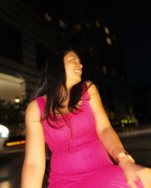 Sonal Kaushal Instagram - Blurry nights in pink spirits 🩷 🎀

Dress @urbanic_in 
📸 @asliutkarsh