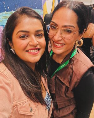 Sonal Kaushal Instagram - Ending the year with team @metaindia was so much fun ❤️
Thank you team Meta @ankit_rihal @shreyajain.301 @akshaythakur27 @anand_ishita ❤️❤️ You guys are the best! 
And aap sab ko dher sara #PyarYou 🤗 hehehehhe Mmmuahhhhhh

👗 by @urbanic_in