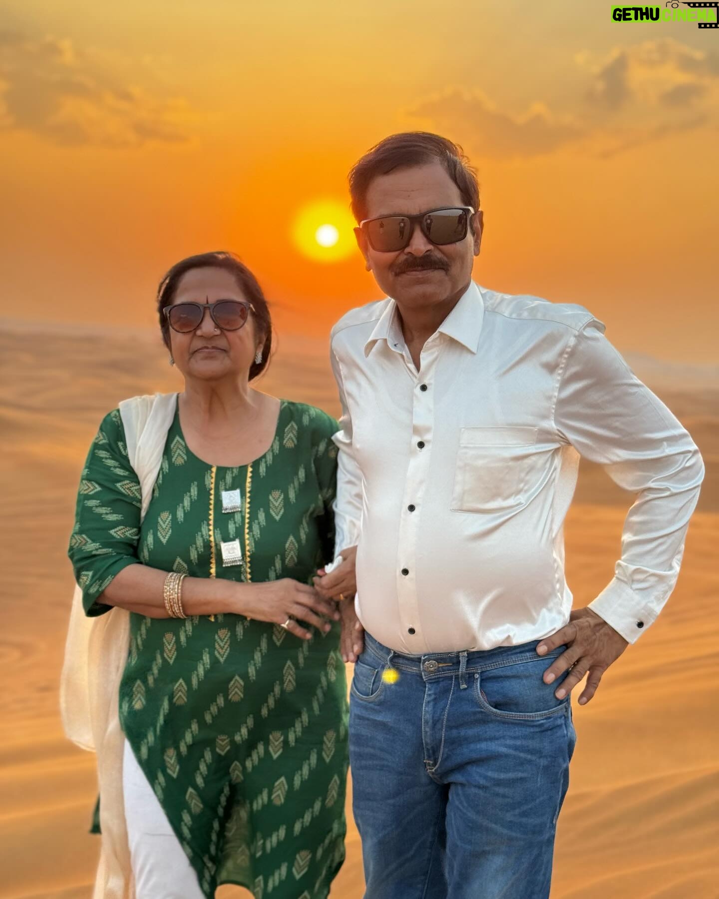Sonal Kaushal Instagram - Day 1 at Dubai ~ Desert Safari with @arabianexpeditiondubai. Creating memories β€οΈ PS: I wish, for every wife, handling husbands was as easy as the first picture πππ #dubai #dubai2023 #familyholiday