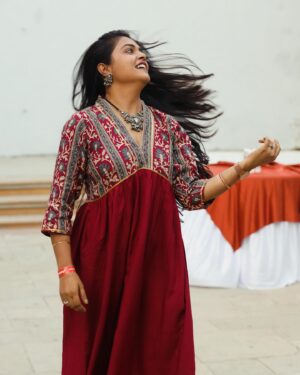 Sonal Kaushal Instagram - Hello Moto 😅😂🤪 3 million subscribers ki khushi mein phool gayi hun 🤩💖
#pyaaaryou