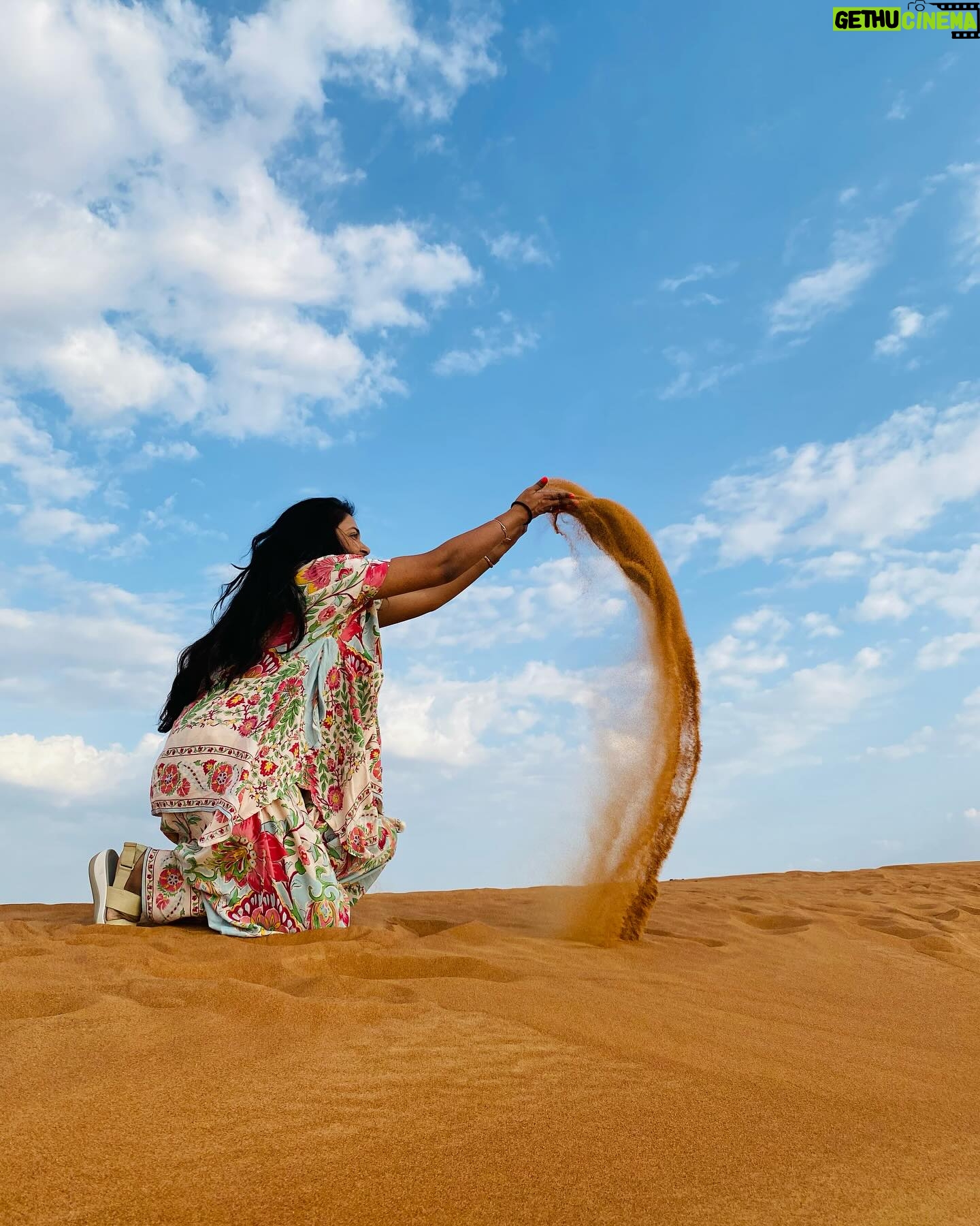 Sonal Kaushal Instagram - Day 1 at Dubai ~ Desert Safari with @arabianexpeditiondubai. Creating memories β€οΈ PS: I wish, for every wife, handling husbands was as easy as the first picture πππ #dubai #dubai2023 #familyholiday
