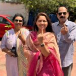 Sonalee Kulkarni Instagram – The face is of pride! 

I’m proud to have fulfilled my responsibility. 
Have done it yet? 

कर्तव्य आणि अधिकार – नाण्याच्या दोन बाजू. 
कर्तव्य पार पाडल्या शिवाय अधिकार मिळत नाही. 
लक्षात असूद्या. मतदान करा. #castyourvote