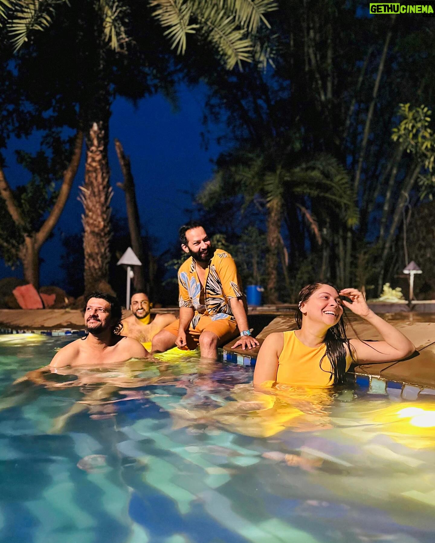 Sonalee Kulkarni Instagram - Fun = Family Friends 🌻 Was a happy birthday indeed 😇 Thank you @kondantheretreat for hosting us! #sonaleekulkarni #marathimulgi #happiness #family #friends #staycation #birthday #love #familytime ❤️