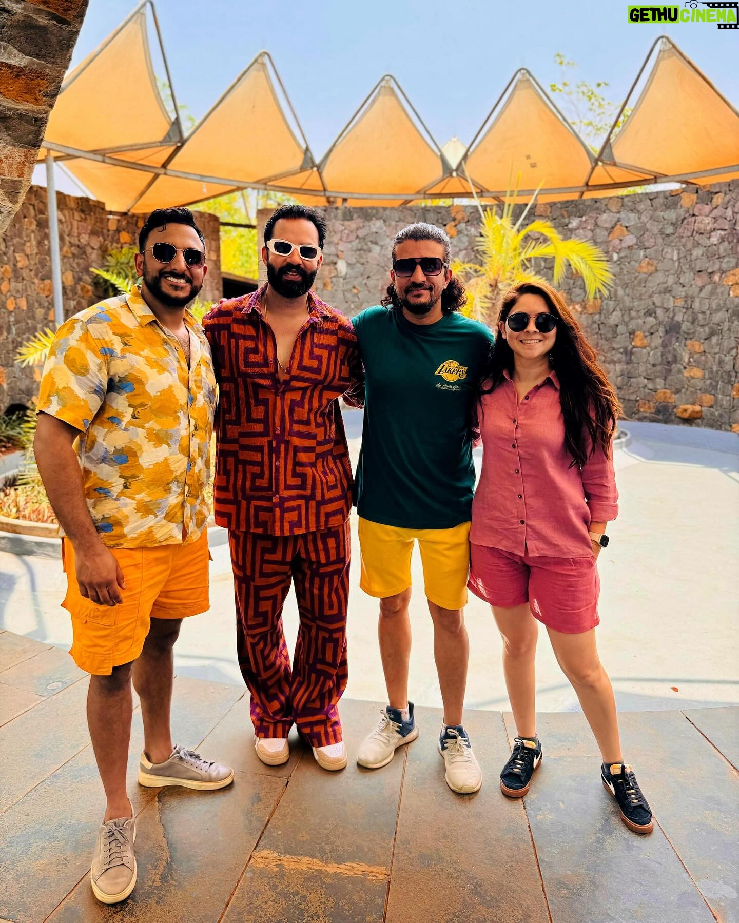 Sonalee Kulkarni Instagram - Fun = Family Friends 🌻 Was a happy birthday indeed 😇 Thank you @kondantheretreat for hosting us! #sonaleekulkarni #marathimulgi #happiness #family #friends #staycation #birthday #love #familytime ❤️