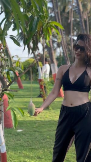 Sonali Raut Instagram - Sweet as a mango🥭, bold as its Colour, 
Keep Calm and Eat Aam🥭🥭!!!
.
.
.
.
#mango #love #instagood #happy #beautiful #travel #tbt #followme #summer #nature #fitness #wildandfree #travelblogger #repost #instadaily #girl #sonaliraut
