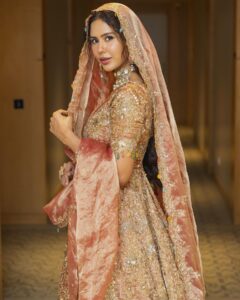 Sonam Bajwa Instagram - @whitelilybynavneetsidhu 🤍🤍🤍