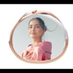 Sonam Kapoor Instagram - Embracing me with Zoya’s ‘My Embrace’. It’s a beautiful reminder to accept myself as I am, in all my colors. Inspired by self-love, Zoya’s collection is more than just jewelry; it’s wearable art. #Alive #MyEmbrace #ZoyaAutographCollection #ZoyaJewels #TheDiamondBoutique #ZoyaATATAproduct #Zoya @zoyajewels Make Up & Hair : @namratasoni Styling : @rheakapoor @manishamelwani @sanyakapoor Direction : @karanboolani Style team: @dipteeagarwal
