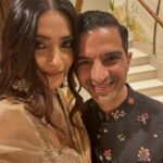 Sonam Kapoor Instagram - Happy birthday @imranamed love you! Thanks for patiently showing vayu all the boats in Venice 😂 over FaceTime